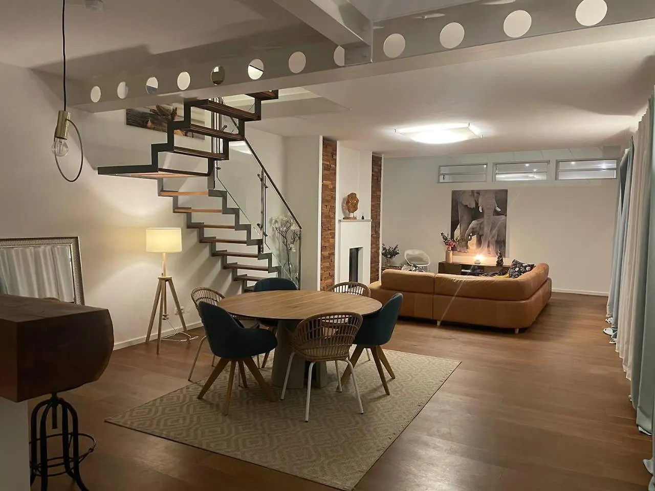 Rooftop Loft Flat For 4 Guests München